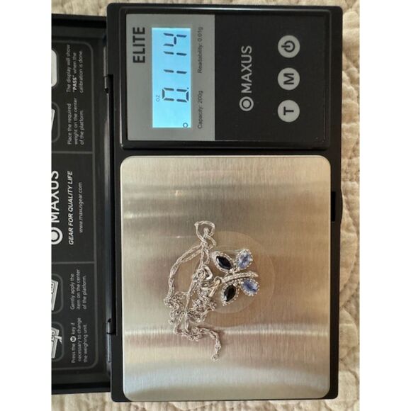 14K White Gold Sapphire and Diamonds Stunning pendant/necklace. - Picture 7 of 7